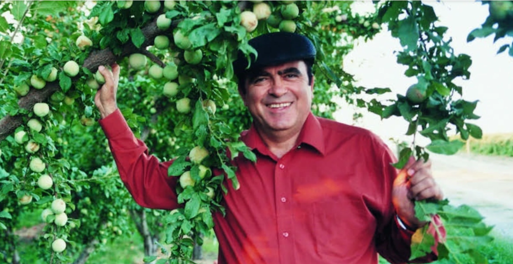 Essi Fallahi: The Fruit Doctor Cultivating Health from the Ground Up