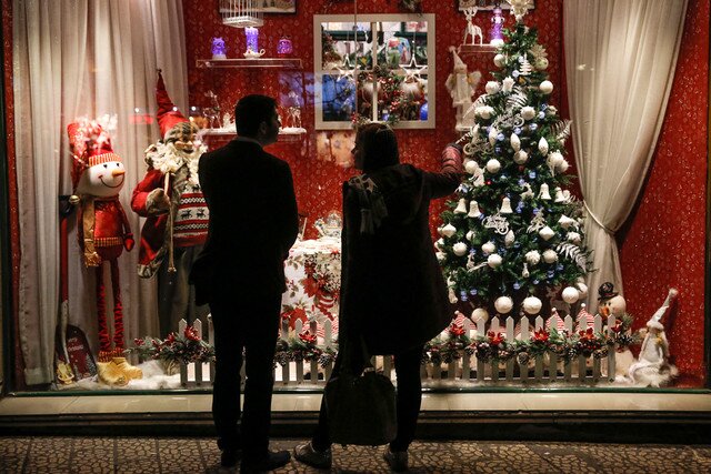 Christmas, the Iranian-American Way: Old Traditions, New Lights’